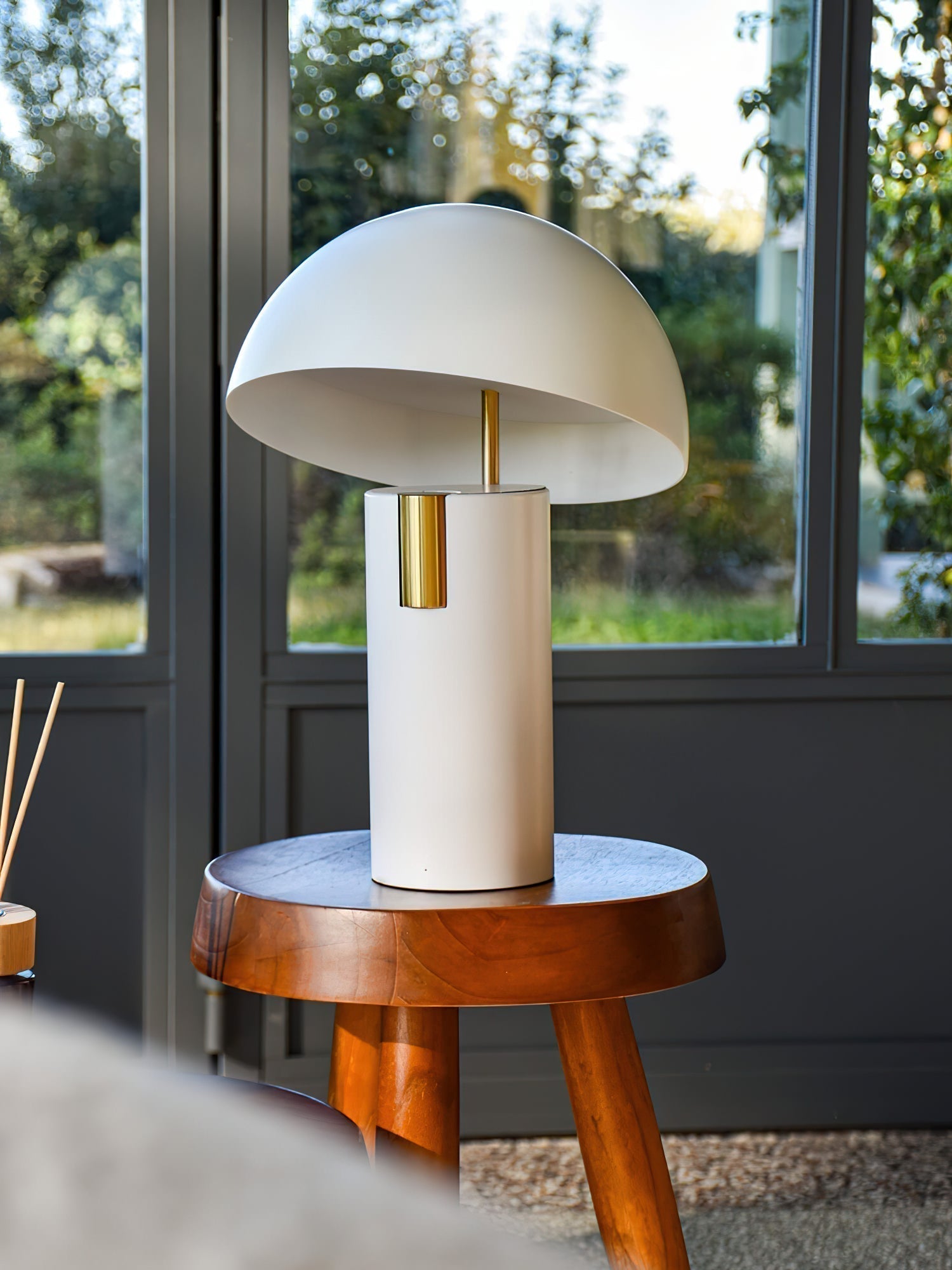 Chic Modern Table Lamp for a Cozy Glow - GlowTable
