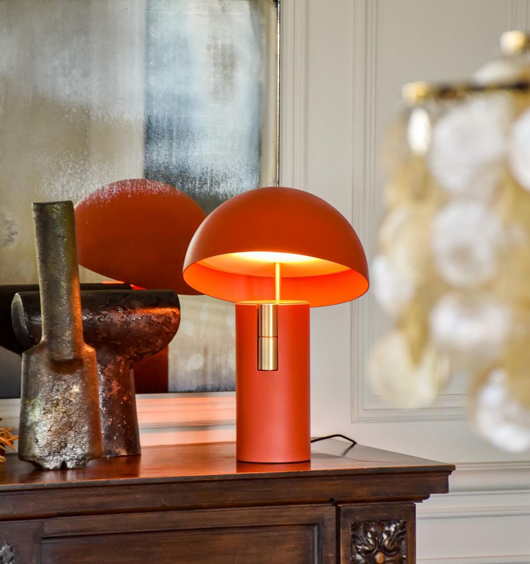Ambient Table Lamp for Cozy Homes - HomeTable