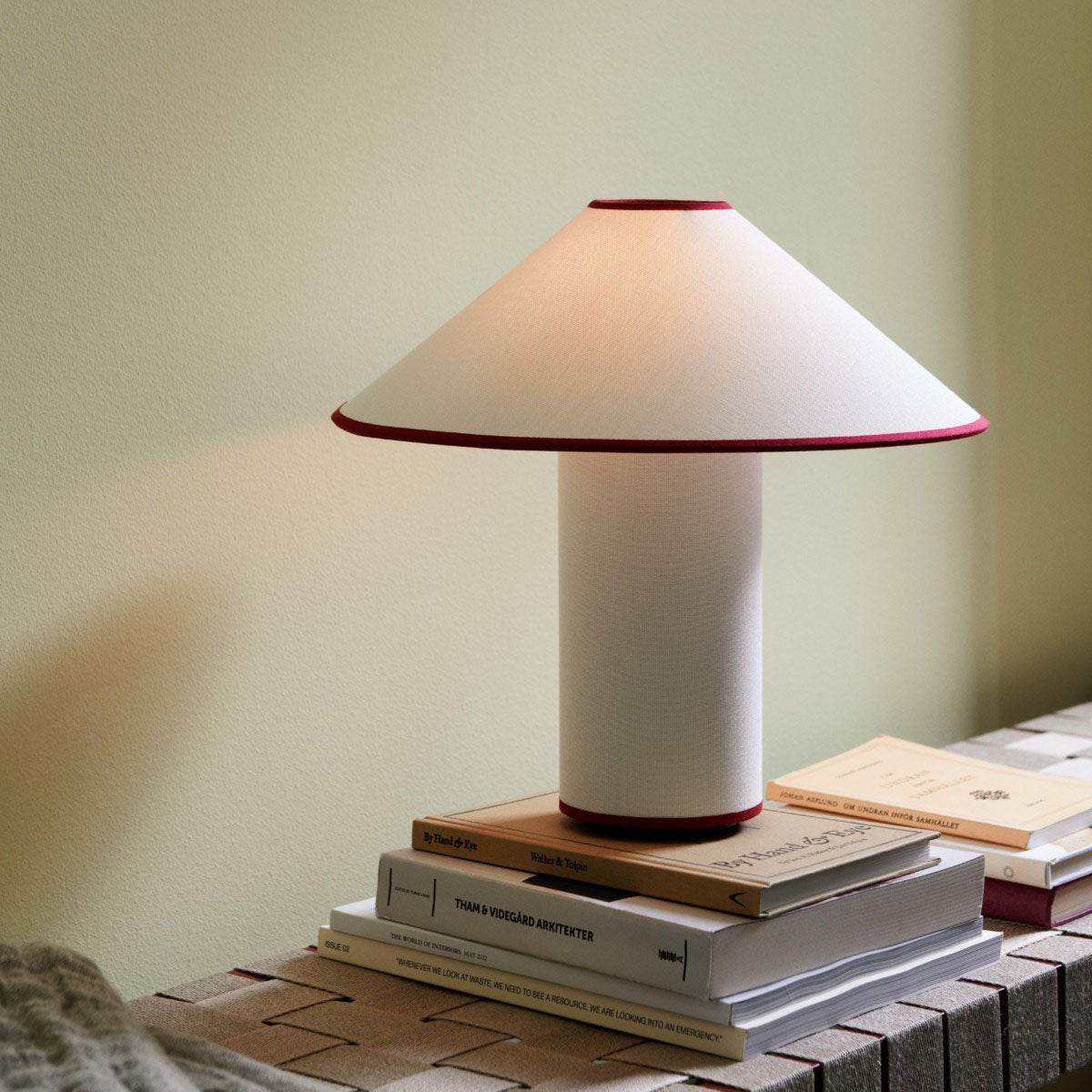 Chic Modern Table Lamp for a Cozy & Stylish Home - StyleTable