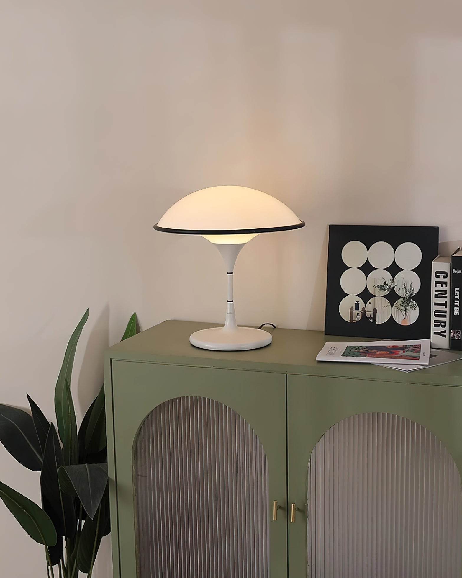 Retro Table Lamp with Black Finish - RetroTable