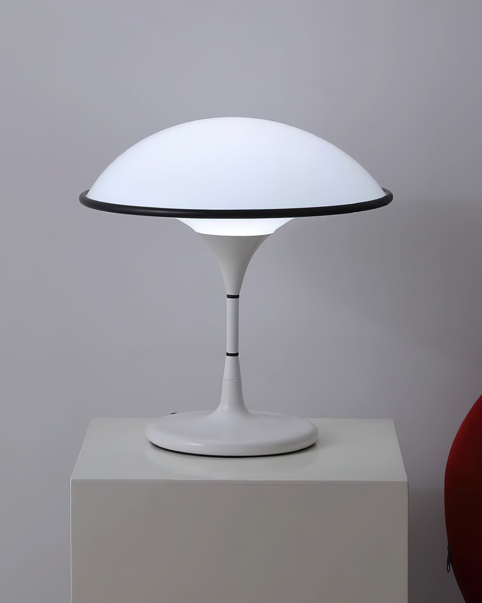 Stylish Table Lamp for a Modern, Inviting Ambiance - WarmTable