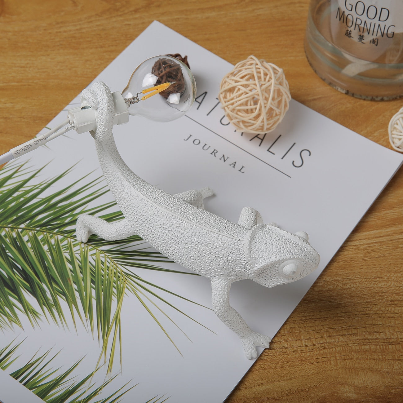 Stylish Lizard-Shaped Table Lamp for a Cozy, Artistic Glow - LizardTable