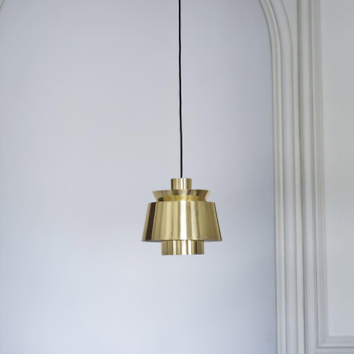 Sleek Pendant Lamp for a Luxe Home Ambiance - LuxeDrop