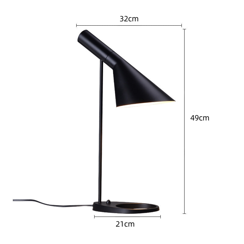 Sleek Modern Table Lamp for Chic Ambiance - ChicTable