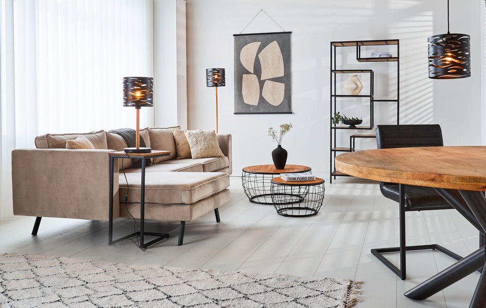 Chic Black Metal Table Lamp for a Modern Ambience - MetalTable