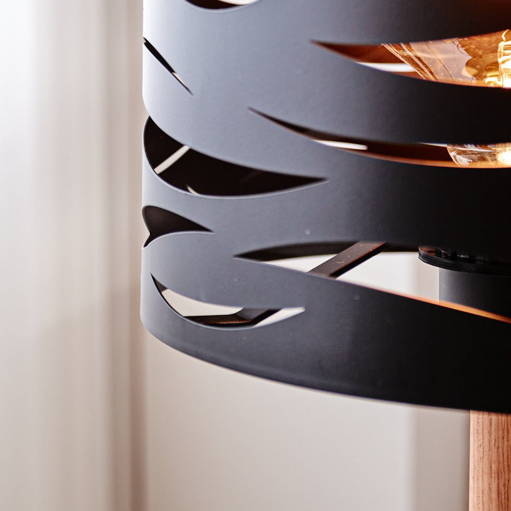 Chic Black Metal Table Lamp for a Modern Ambience - MetalTable