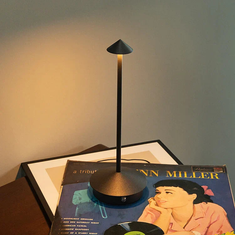 Wireless LED Lamp with Adjustable Brightness - WireTable