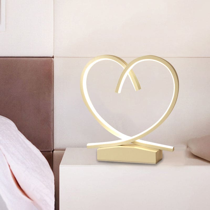 Charming Wooden Bedside Lamp with Heart Design - HeartTable