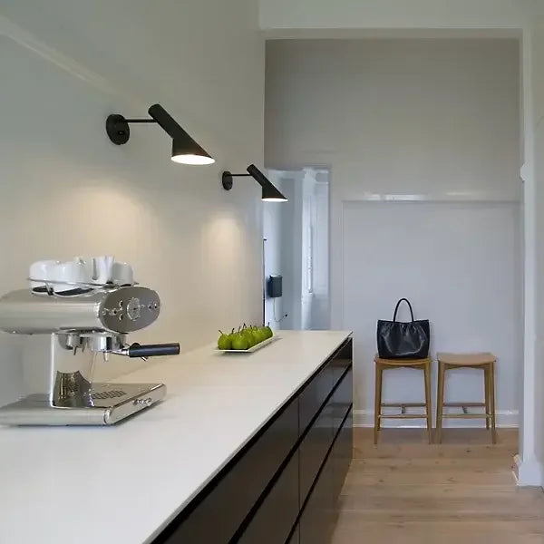 Sleek Modern Table Lamp for Chic Ambiance - ChicTable