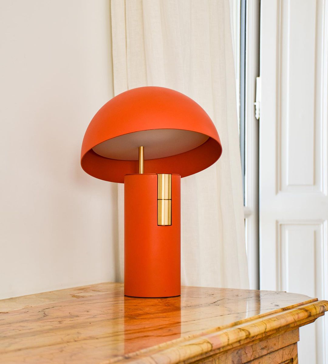 Modern Ambient Table Lamp for Cozy Home Vibes - HomeTable