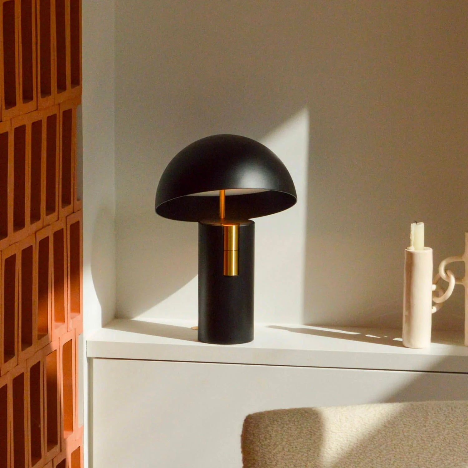 Chic Modern Table Lamp for a Cozy Glow - GlowTable