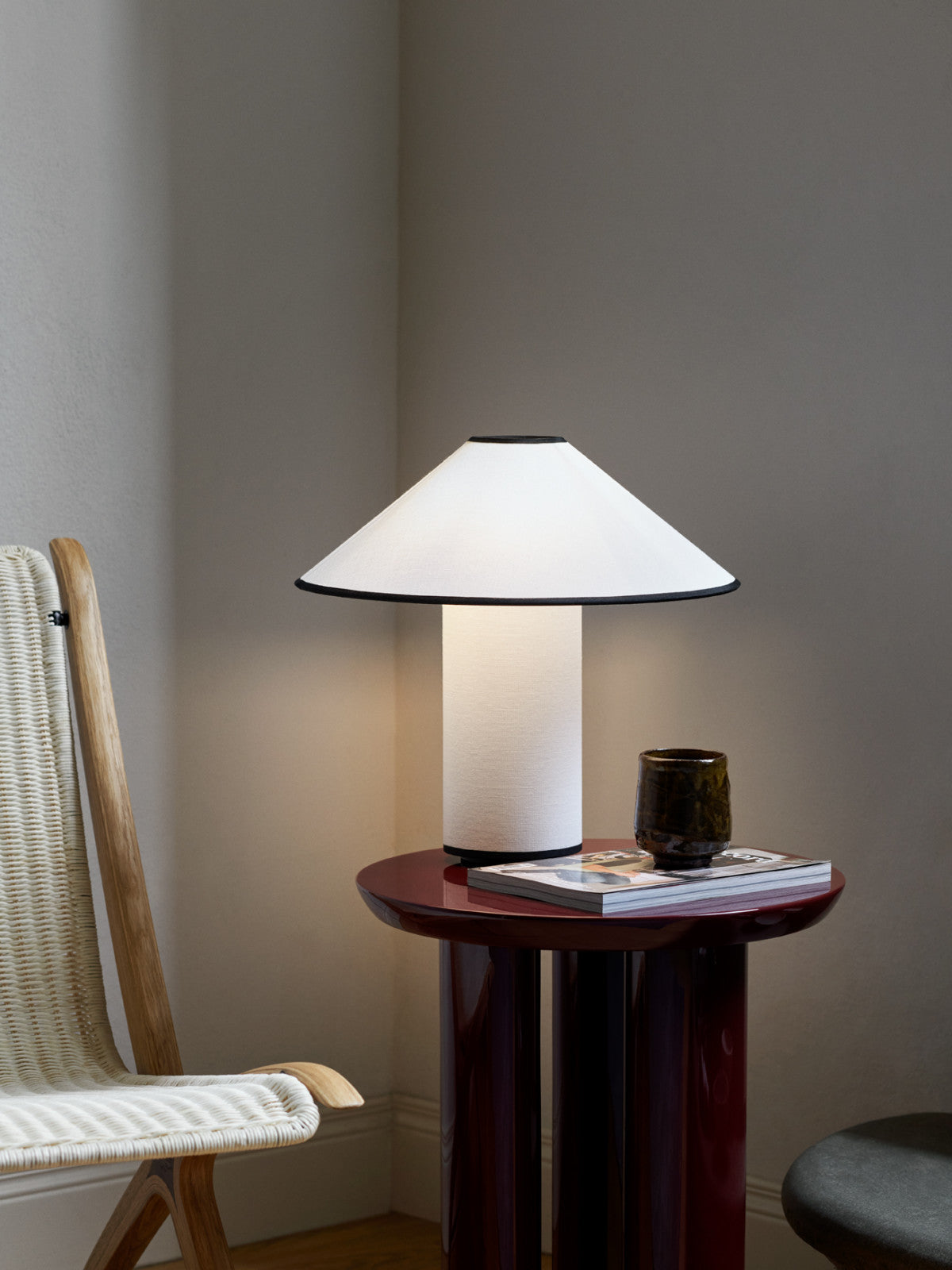 Modern Table Lamp for Cozy Interiors - StyleTable
