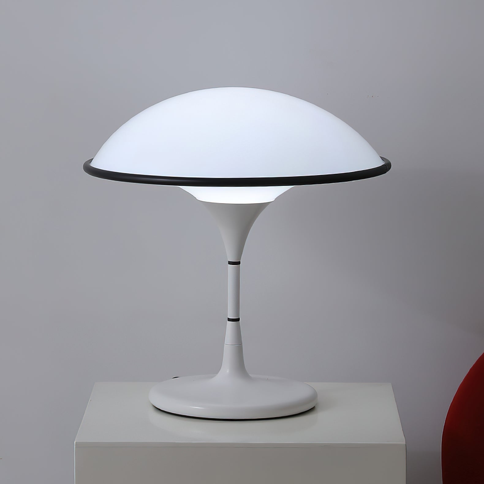 Stylish Table Lamp for a Modern, Inviting Ambiance - WarmTable