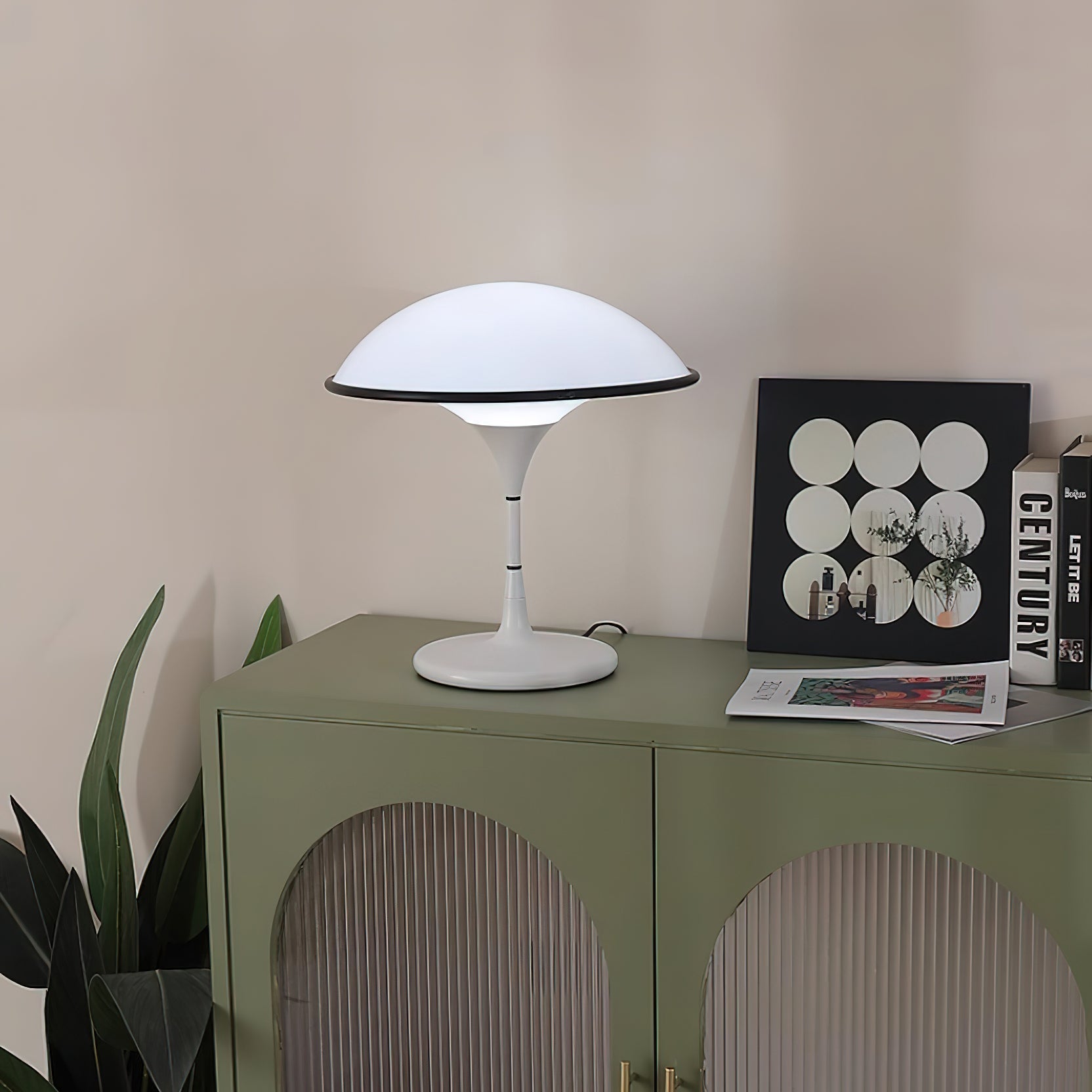 Modern Retro Table Lamp with Chic Black Finish - RetroTable
