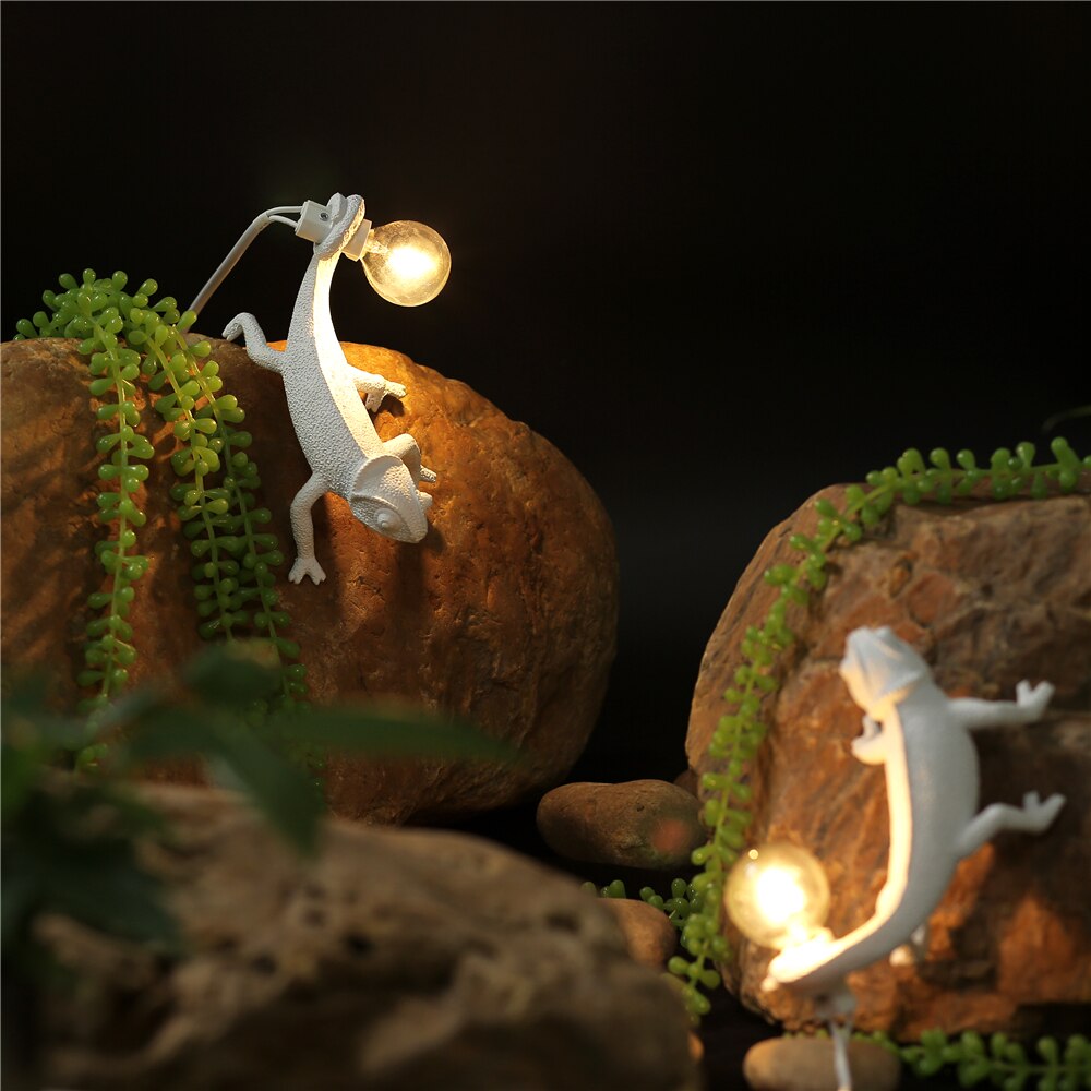 Stylish Lizard-Shaped Table Lamp for a Cozy, Artistic Glow - LizardTable