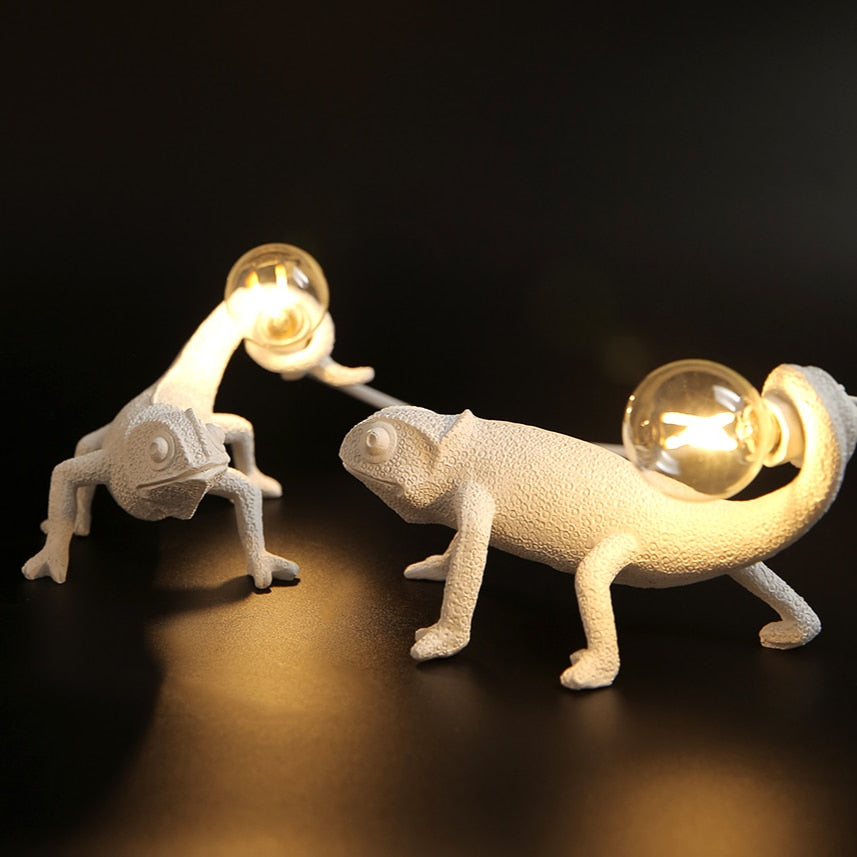 Stylish Lizard-Shaped Table Lamp for a Cozy, Artistic Glow - LizardTable