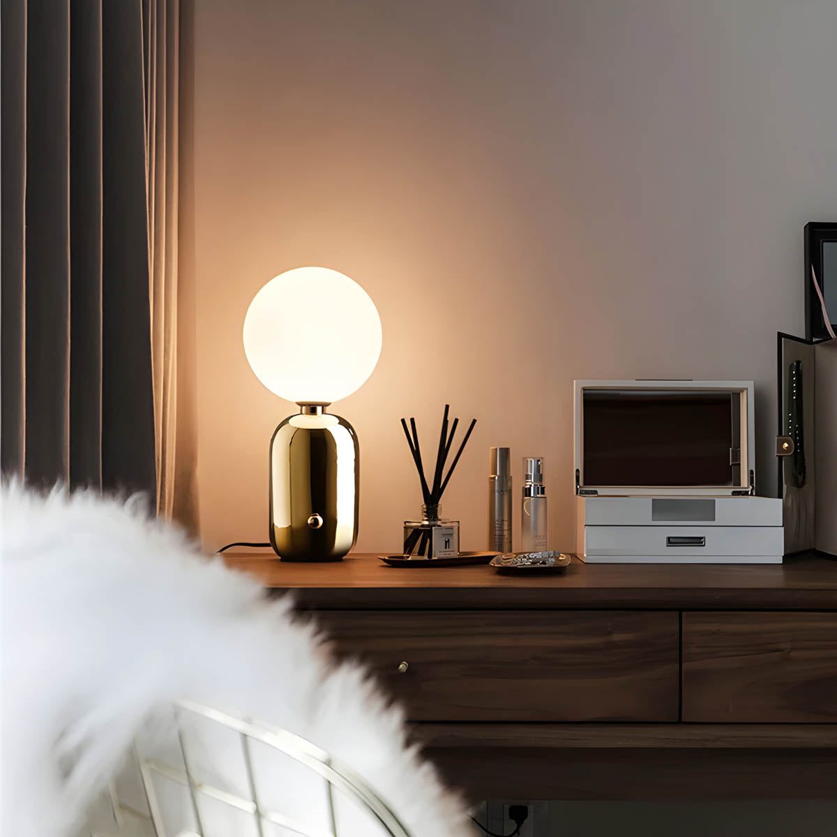Minimalist Elegance Table Lamp for a Cozy & Stylish Interior - IndoTable