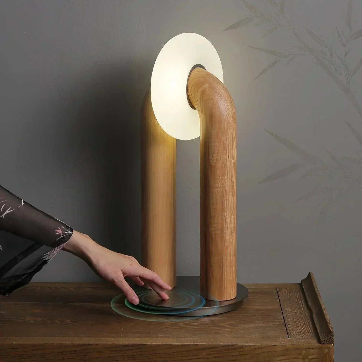 Sleek & Stylish Wireless Table Lamp for Any Space - SpaceTable