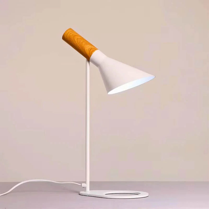 Sleek Modern Table Lamp for Chic Ambiance - ChicTable