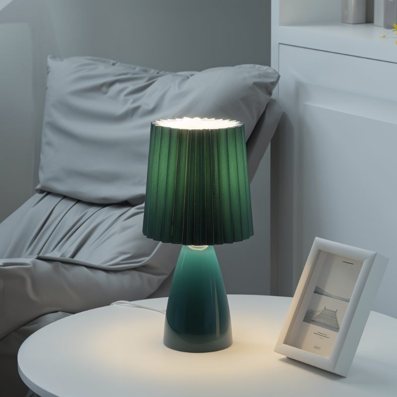 Elegant Table Lamp for a Cozy, Modern Glow - GlowTable