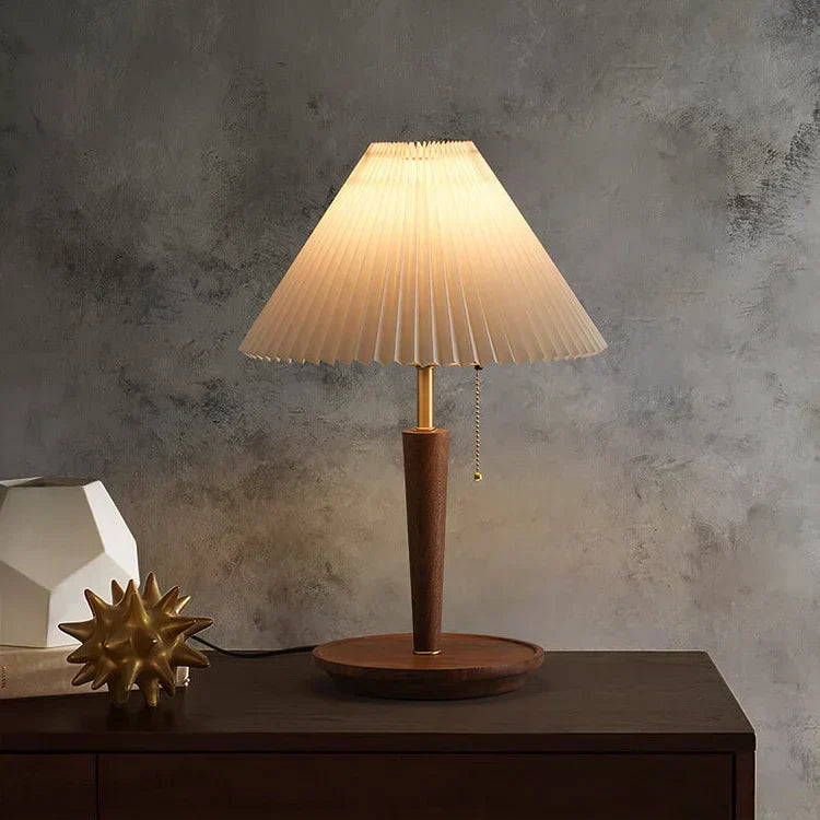 Retro Wooden Table Lamp with Vintage Charm - WoodTable