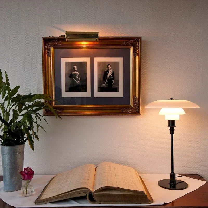 Sleek Metal Table Lamp for Modern Home Ambiance - MetalTable