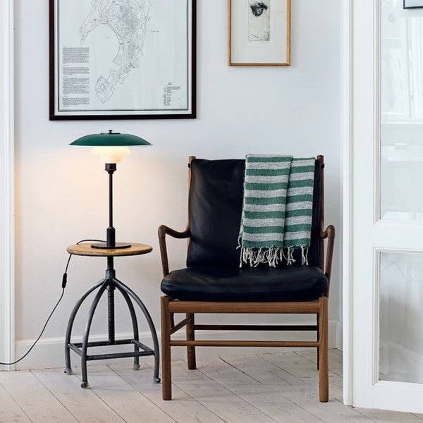 Sleek Metal Table Lamp for Modern Home Ambiance - MetalTable