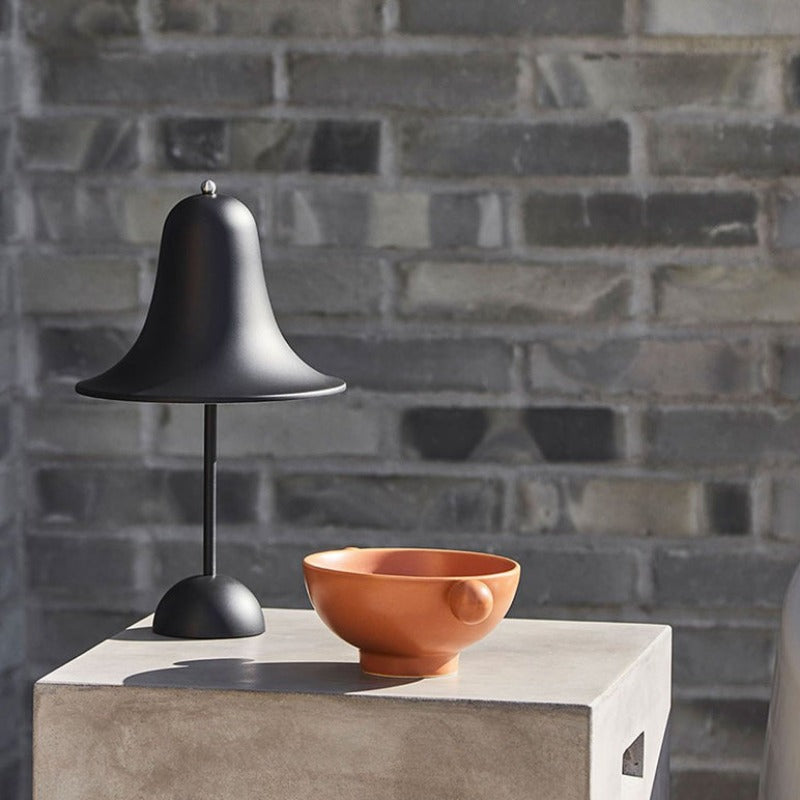 Stylish Wireless Table Lamp for an Elegant Ambiance - WireTable