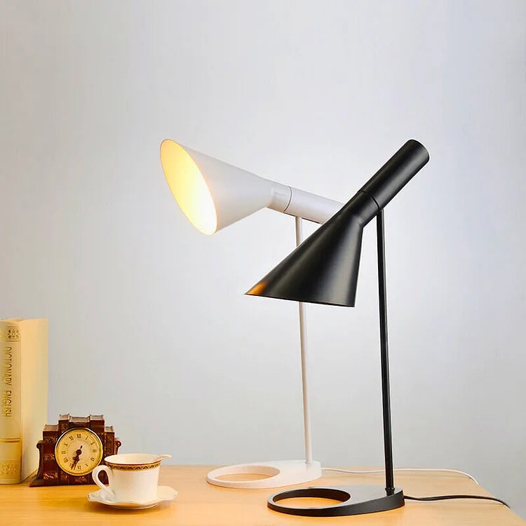 Sleek Modern Table Lamp for Chic Ambiance - ChicTable